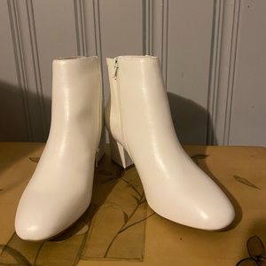 white heeled boots, never worn, size 7